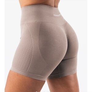 Alphalete Women’s Amplify 5” Shorts - Mocha